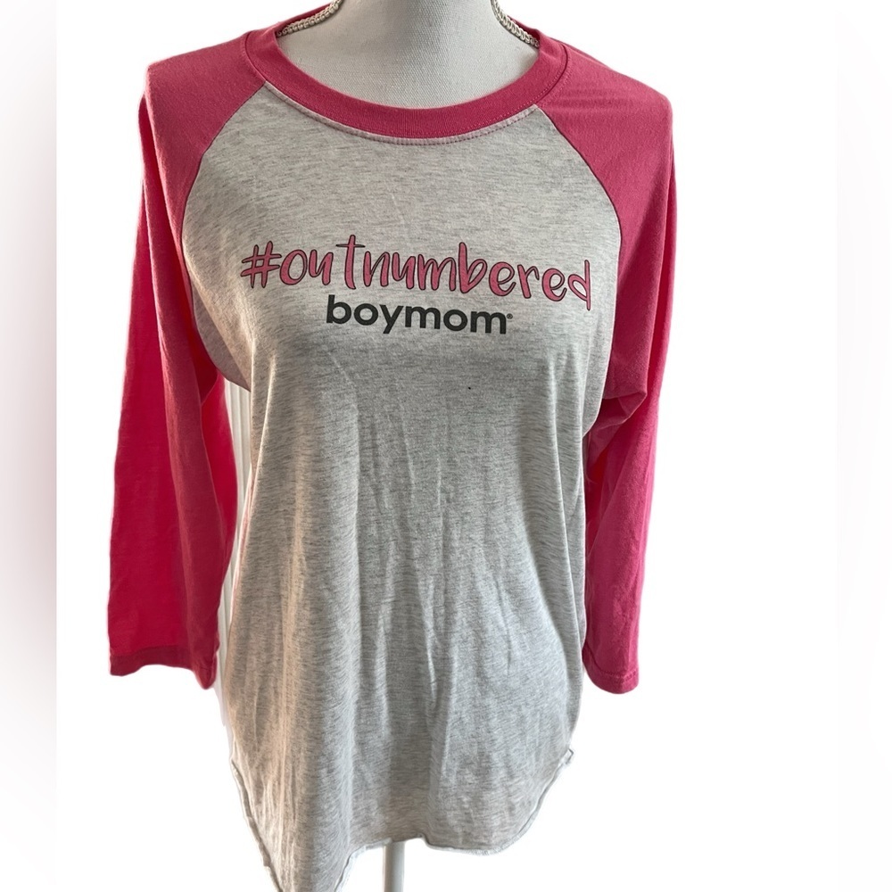 🔥🔥Next Level Outnumbered Boy Mom Jersey Size Medium